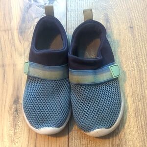 Cat & Jack size ten toddler boy water shoes